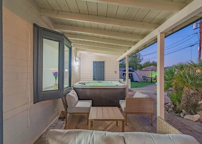 Ella's Oasis •heated Pool •hot Tub • Near Old Town Holiday home *