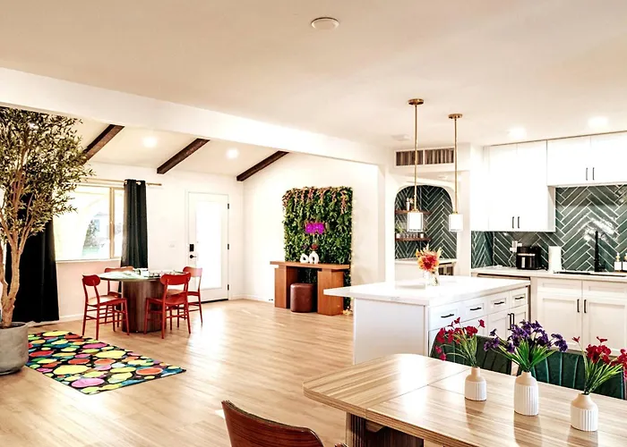 Holiday home Ella's Oasis •heated Pool •hot Tub • Near Old Town