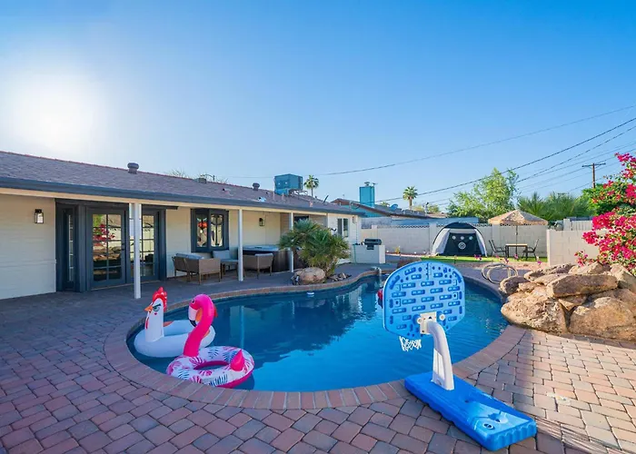 Holiday home Ella's Oasis •heated Pool •hot Tub • Near Old Town