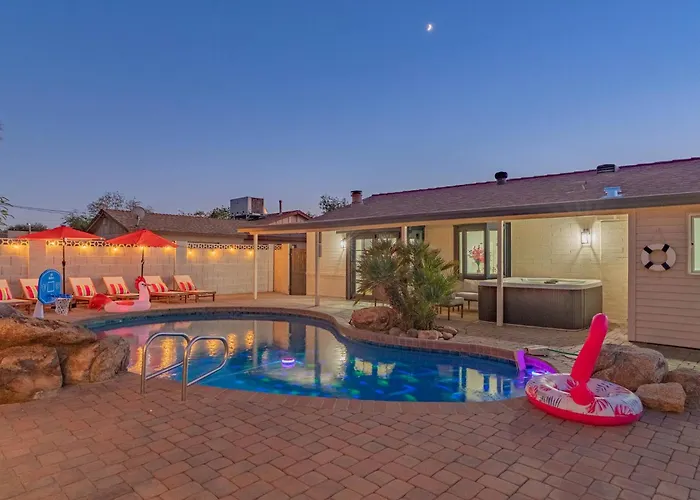 Holiday home Ella's Oasis •heated Pool •hot Tub • Near Old Town