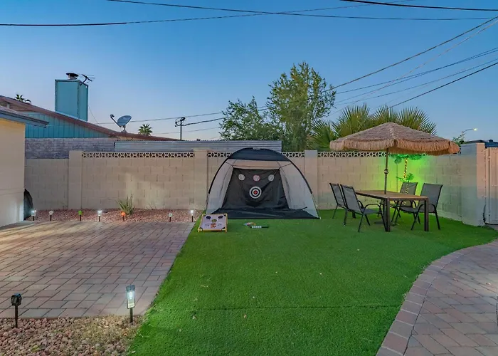 Holiday home Ella's Oasis •heated Pool •hot Tub • Near Old Town *