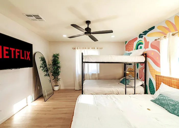 Holiday home Ella's Oasis •heated Pool •hot Tub • Near Old Town *