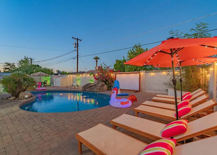 Holiday home Ella's Oasis •heated Pool •hot Tub • Near Old Town *