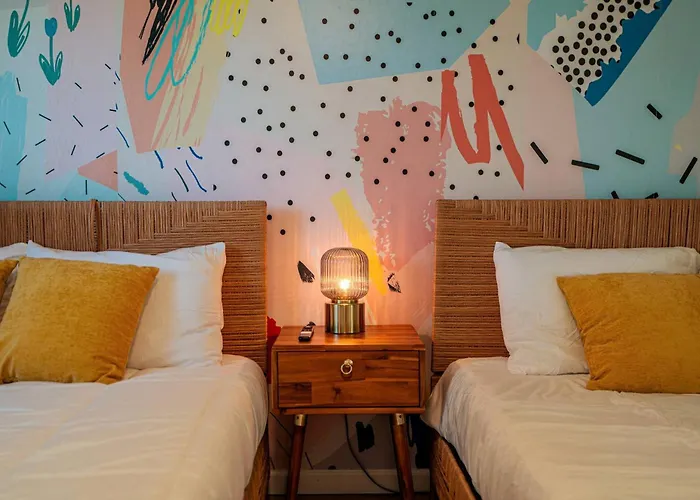Holiday home Ella's Oasis •heated Pool •hot Tub • Near Old Town *