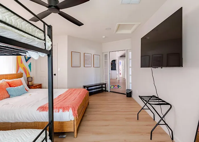 Holiday home Ella's Oasis •heated Pool •hot Tub • Near Old Town *