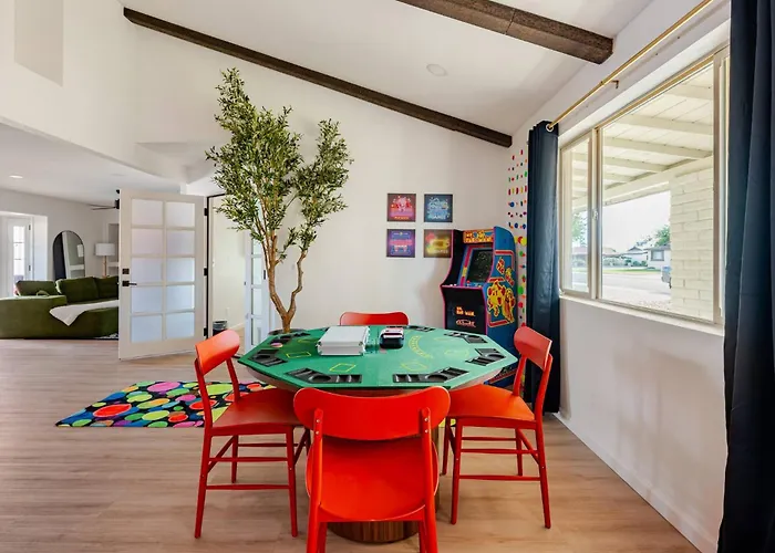 Ella's Oasis •heated Pool •hot Tub • Near Old Town Holiday home Scottsdale