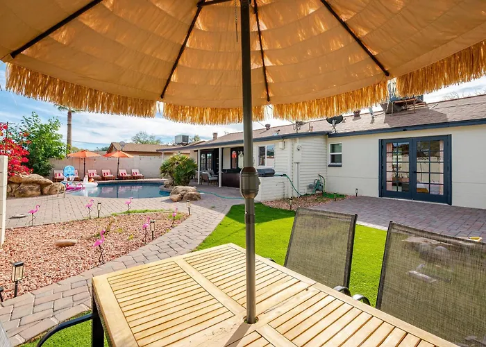 Holiday home Ella's Oasis •heated Pool •hot Tub • Near Old Town