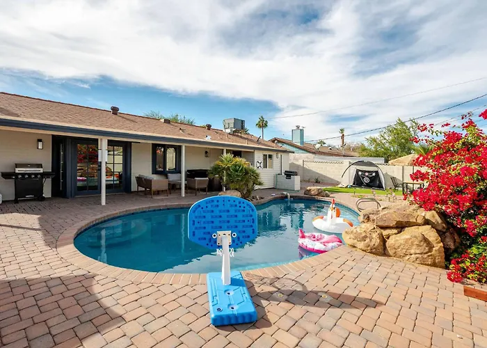 Ella's Oasis •heated Pool •hot Tub • Near Old Town Holiday home *